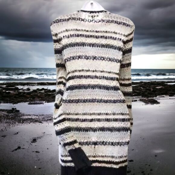 AEO Sweater Gray Crochet Striped Open Asymmetrical Knit Cardigan Size Medium EUC - Picture 6 of 16